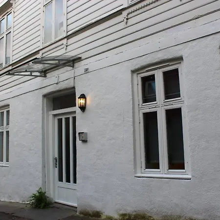 Central, Practical, Free Parking. Ls302 Bergen
